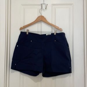 I.N.C curvy mid rise pull on shorts NWT